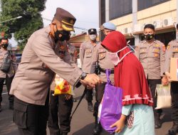 Polresta Bandar Lampung Salurkan Bansos Untuk Masyarakat Terdampak Covid-19