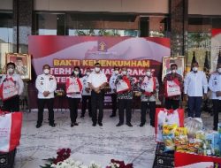 Kemenkumham Salurkan 46 Ribu Paket kepada Masyarakat Terdampak Covid-19