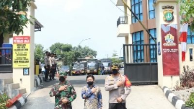 Sinergi Program Vaksinasi TNI-Polri Dandim 0501 dan Kapolres Metro Jakarta Pusat Raih Penghargaan Presisi Award