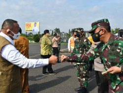 Danrem 043/Gatam Dampingi Pangdam II/Sjw Sambut Kunjungan Kerja Menko Perekonomian RI dan Kepala BNPB RI di Lampung