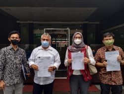 Arief dan Evi Serahkan Perbaikan Pengujian Undang – Undang Pemilu