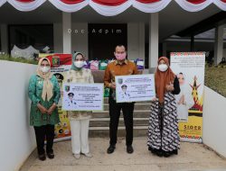 Ketua Tim Penggerak PKK Terima Bantuan Paket Sembako Peduli Dampak Covid-19 dari Dinas Kelautan dan Perikanan Provinsi Lampung