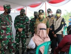 Bakti Sosial HUT Korem Ke 74, Danrem 043/Gatam Bersama Bupati Pringsewu Serahkan Bantuan Sembako dan Cek Pelaksanaan Vaksin