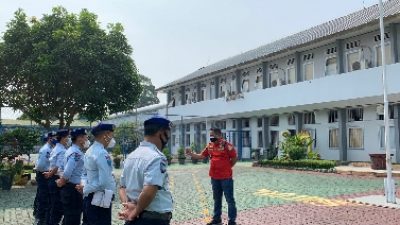 Ikuti Perlombaan Buka Kunci Gembok Hunian, Petugas Lapas Kelas I Bandarlampung Diharapkan Selalu Siap Siaga Dalam Kondisi Apapun