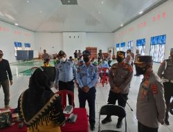Wakapolda Lampung Meninjau Langsung Pelaksanaan Vaksinasi Covid-19 di Rumah Tahanan Negara Kelas IIB Kotabumi