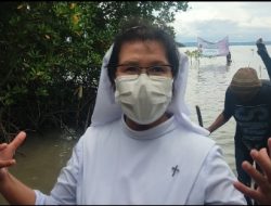 Komisi Kepemudaan Keuskupan Tanjungkarang Gelar  Aksi Tanam 1.000 Mangrove dan Penghijauan di Pantai Mahitam