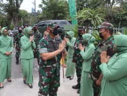 Kunjungi Koramil 410-01/Panjang, Kolonel Inf Romas Herlandes Beri Arahan Kepada Prajurit, PNS, dan Persit