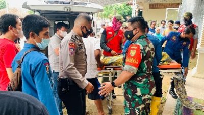 Cepat Tanggap, Babinsa Usep Sopwan Bersama Bhabinkamtibmas dan Lurah Bantu Evakuasi Korban Kecelakaan Kerja