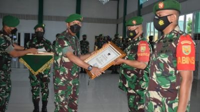 Danrem 043/Gatam Apresiasi Prajurit Kodim 0412/Lampung Utara Yang Menyelamatkan seorang warga Yang Mencoba Bunuh Diri
