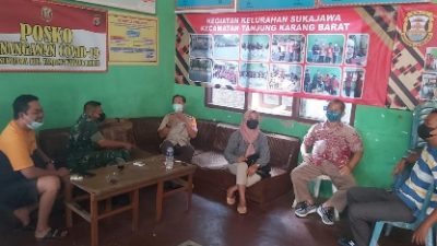 Tingkatkan Sinergitas Bersama Perangkat Kelurahan, Babinsa Serda Wahab Laksanakan Komsos