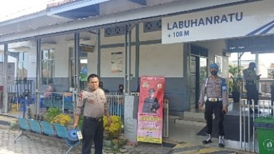 Gerai Vaksin Presisi, Polsek Kedaton Berikan Vaksinasi Kepada Penumpang Kereta Api di Stasiun Labuhan Ratu