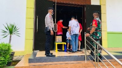 Personel Kodim 0410/KBL dan Kepolisian Melaksanakan Pengamanan di Sejumlah Gereja
