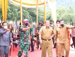 Gubernur Lampung Menyerahkan Bantuan Secara Simbolis di Brigif 4 Marinir/Bs