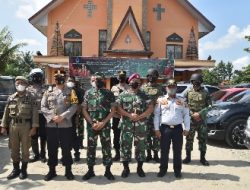 Prajurit Yonif 8 Marinir Bersama Polsek Pangkalan Berandan Laksanakan PaM Natal