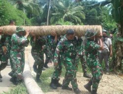 Komandan Brigif 4 Mar/BS Pimpin Langsung Prajurit Bersama Warga Bangun Jembatan Alternatif
