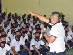 Danyonif 8 Marinir Berikan Jam Komandan Kepada Prajurit Harimau Putih