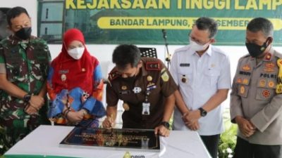 Kajati Lampung Resmikan Gedung Parkir Kejaksaan Tinggi Lampung