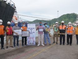 PT Pelindo Regional 2 Panjang Melepas dan Menyambut Kapal Terakhir tahun 2021 dan Kapal Perdana 2022 di Area Dermaga