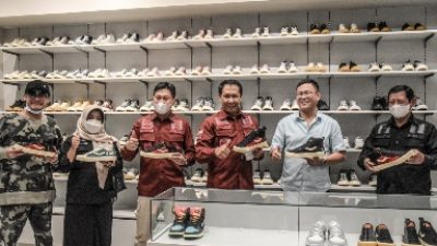 Gelorakan Semangat Tahun HAK Cipta, Kemenkumham Jabar Laksanakan Pemantauan Kekayaan Intelektual ke PT Sinar Runnerindo Sepatu Ventela