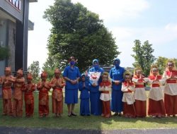 Ketua Cabang 7 Jalansenastri PG Kormar Beserta Ketua Ranting E Cabang 7 Jalasenastri Melaksanakan Tour Facility di Mako Yonif 10 Mar/SBY