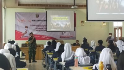 Babinsa Koramil 410-01/Panjang Berikan Wawasan Kebangsaan Kepada Pelajar SMAN 5 Bandar Lampung