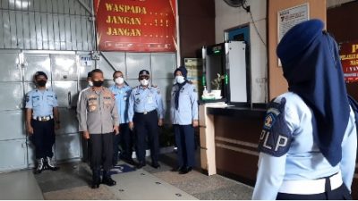 Waka Polda Lampung Cek Langsung Vaksinasi Booster WBP Lapas Perempuan Lampung