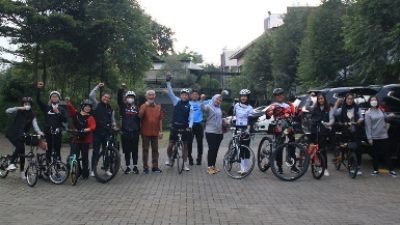 Gowes Pagi Kemenkumham Jabar Bareng BJB Susuri Jalan di Lembang