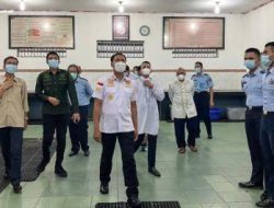 Kakanwil Kemenkumham Jabar Sudjonggo Melakukan Monitoring Jelang Buka Puasa Terhadap WBP di Lapas Karawang