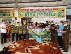 Wakajati Lampung dan Ikatan Adhyaksa Darmakarini Wilayah Lampung Gelar Bakti Sosial Panti Asuhan Yatim Piatu dan Dhuafa Kita Peduli