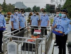 Mengenang Jasa Pahlawan, Kalapas Kelas I Bandar Lampung Ikuti Upacara Tabur Bunga di Taman Makam Pahlawan