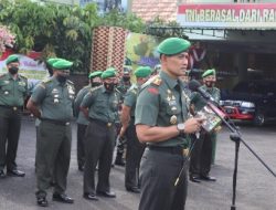 Kolonel Inf Faisol Izuddin Karimi Membagikan Susu Serdadu Kepada Prajurit dan PNS Kodim 0410/KBL