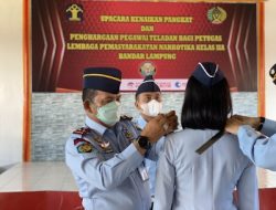 Kalapas Narkotika Bandar Lampung Sematkan Kenaikan Pangkat ke 54 ASN dan Beri Penghargaan Pegawai Teladan