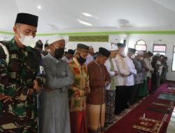 Danbrigif 4 Marinir/BS dan Ketua Cabang 7 PG Kormar Laksanakan Sholat Idul Fitri 1443 H Bersama Para Prajurit