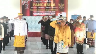 Semarak Hari Lahir Pancasila, ASN Lapas Narkotika Bandar Lampung Gunakan Pakaian Adat