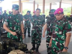 Asops Panglima TNI Tinjau Kesiapan Satgasmar PAM Puter Wilbar Tahun 2022 di Kesatrian Yonif 10 Marinir/SBY