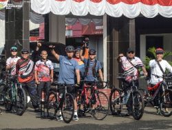 Jaga Kesehatan dan Produktifitas Pegawai, Kakanwil Kemenkumham Jabar Sudjonggo Laksanakan Gowes Bersama Pegawai Lapas