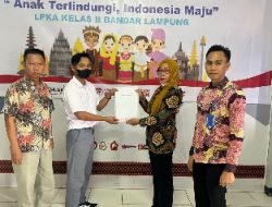 Plh Kepala LPKA Kelas II Bandarlampung Menyerahkan Remisi Hari Anak Kepada 51 Andikpas