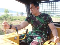 Dukung Ketahanan Pangan, Dandim 0410/KBL Terjun Langsung dan Kemudikan Alat Berat Buka Lahan Tidur