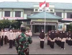 Tumbuhkan Sikap Disiplin, Koramil 410-02/TBS Latih PBB Pelajar SMP IT Daarul Ilmi