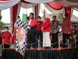 Disambut Antusiasme Tinggi dari Masyarakat, Gubernur Arinal Djunaidi dan Ibu Riana Sari Arinal Lepas Kirab Marching Band Pelajar Dalam Rangka HUT RI ke-77