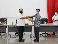 Gubernur Arinal Jadi Orang Pertama di Lampung Penerima Tujuh Pecahan Uang Rupiah Kertas Tahun Emisi 2022