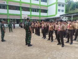 Latihkan PBB, Babinsa Koramil 410-05/TKP Harapkan Pelajar SD IT Fitrah Insani Bertambah Disiplin