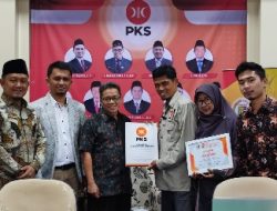 Fraksi PKS Lampung Sematkan Pelari 77 KM Sebagai Anggota PKS Kreatif dan Inspiratif