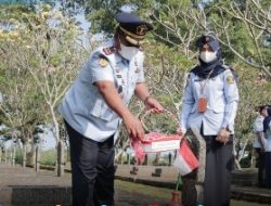Kalapas Kelas IIA Cibinong Ikuti Upacara Ziarah dan Tabur Bunga di Taman Makam Pahlawan Pondok Rajeg