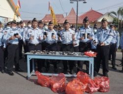 Lapas Madiun Menggelar Pemusnahan Hasil Operasi Penggeledahan