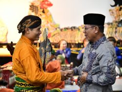 Hadiri Pagelaran Wayang Kulit, Mingrum Gumay: Tetap Jaga dan Rawat Budaya Asli Indonesia