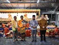 Mingrum Gumay Apresiasi Pagelaran Wayang Kulit ”Semar Boyong” Ki Teguh Surono