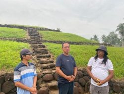 Mingrum Gumay Kunjungi Taman Purbakala