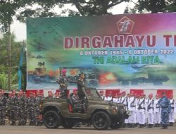 Peringati HUT TNI ke-77, Prajurit Brigif 4 Marinir/BS Ikuti Upacara di Lapangan Korem 043/ Garuda Hitam