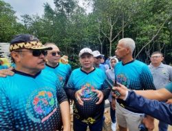 Keluarga Besar Adhyaksa 689 Bagikan 500 Paket Sembako Kepada Masyarakat di Sekitar Pantai De Rajash Pesawaran